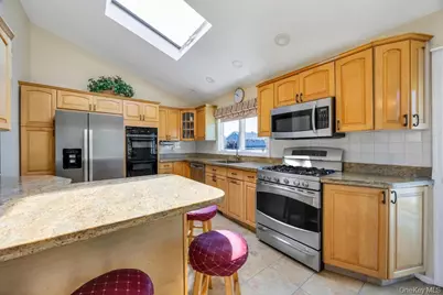 25 Laurel Place, Bethpage, NY 11714 - Photo 3