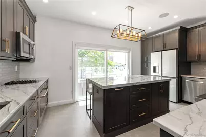 1666 Seagirt Boulevard, Far Rockaway, NY 11691 - Photo 5