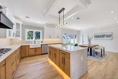 8 Table Lane, Hicksville, NY 11801 - Photo 5