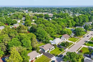 957 Gardiner Dr, Bay Shore, NY 11706 - Photo 15