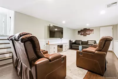 957 Gardiner Drive, Bay Shore, NY 11706 - Photo 33