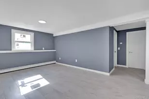 85 Hawthorne St, Selden, NY 11784 - Photo 27