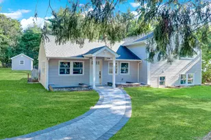 85 Hawthorne St, Selden, NY 11784 - Photo 3