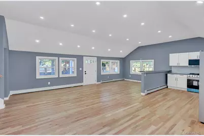85 Hawthorne Street, Selden, NY 11784 - Photo 11
