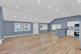 85 Hawthorne St, Selden, NY 11784 - Photo 11