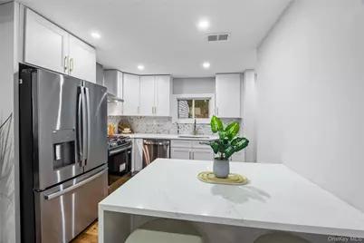 19 Westside Avenue, Bay Shore, NY 11706 - Photo 9