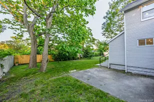 19 Westside Ave, Bay Shore, NY 11706 - Photo 27
