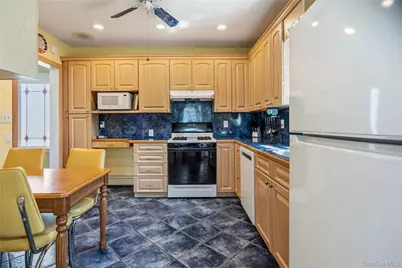 115 Cedar Avenue, Patchogue, NY 11772 - Photo 9