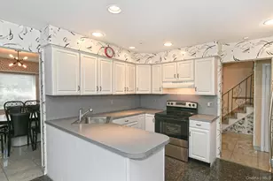 8 Foothill Ln, East Northport, NY 11731 - Photo 11