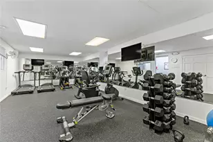 910 Stuart Ave, Mamaroneck, NY 10543 - Photo 17
