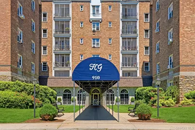 910 Stuart Avenue #2C, Mamaroneck, NY 10543 - Photo 1