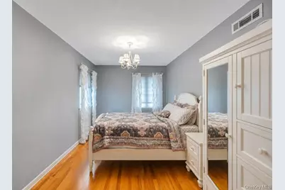372 Hungry Harbor Road, Valley Stream, NY 11581 - Photo 13