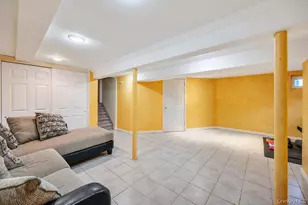 372 Hungry Harbor Rd, Valley Stream, NY 11581 - Photo 19