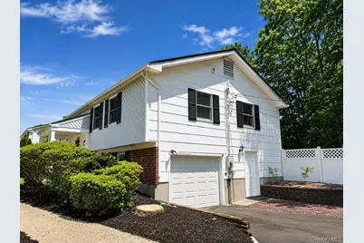 27 Wedgewood Drive, Coram, NY 11727 - Photo 3