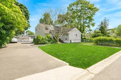 733 14th Street, West Babylon, NY 11704 - Photo 1