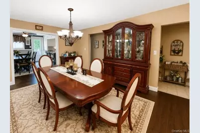 2 Comet Road, Selden, NY 11784 - Photo 5