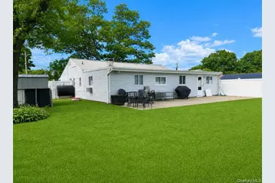 2 Comet Road, Selden, NY 11784 - Photo 17