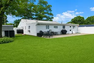 2 Comet Rd, Selden, NY 11784 - Photo 17