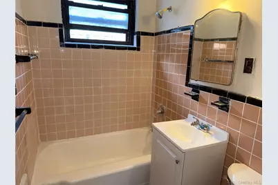 21 Lawrence Drive #A, White Plains, NY 10603 - Photo 5