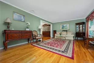 28 Cygnet Dr, Smithtown, NY 11787 - Photo 5