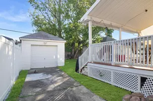 89-56 218th St, Queens Village, NY 11427 - Photo 17