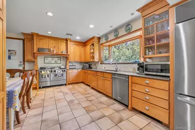 68 Beverly Road, Great Neck, NY 11021 - Photo 11