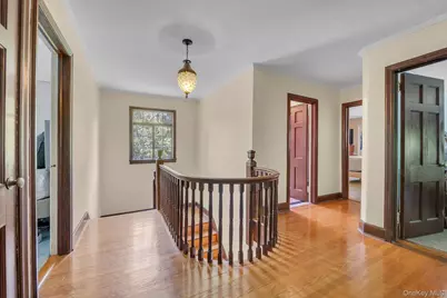 68 Beverly Road, Great Neck, NY 11021 - Photo 17