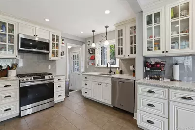 1533 Lowell Avenue, New Hyde Park, NY 11040 - Photo 19