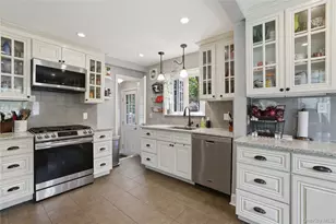 1533 Lowell Ave, New Hyde Park, NY 11040 - Photo 19