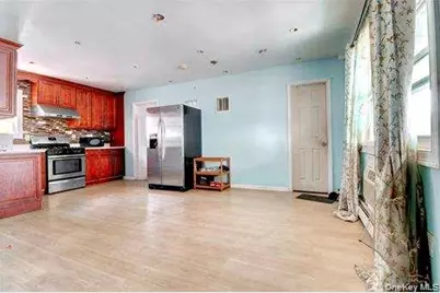 15818 85th Avenue, Jamaica, NY 11432 - Photo 5