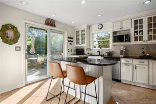 8 Burton Rd, Larchmont, NY 10538 - Photo 11