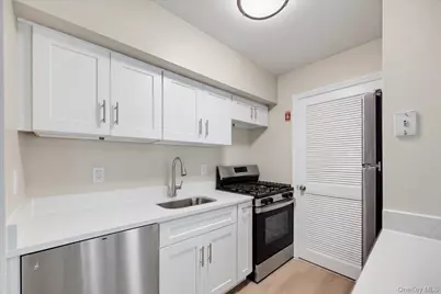 1175 Washington Green, New Windsor, NY 12553 - Photo 9