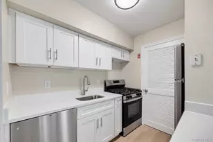 1175 Washington Green, New Windsor, NY 12553 - Photo 9