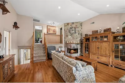 318 Lakeshore Boulevard, Massapequa Park, NY 11762 - Photo 3