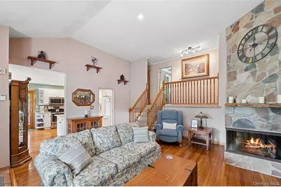 318 Lakeshore Boulevard, Massapequa Park, NY 11762 - Photo 5