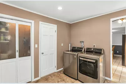 173 N Kings Avenue, Massapequa, NY 11758 - Photo 23