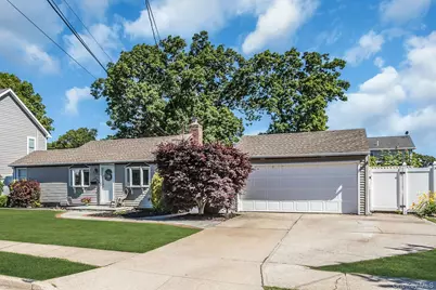 173 N Kings Avenue, Massapequa, NY 11758 - Photo 3
