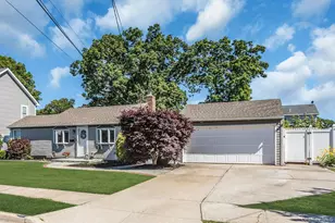 173 N Kings Ave, Massapequa, NY 11758 - Photo 3