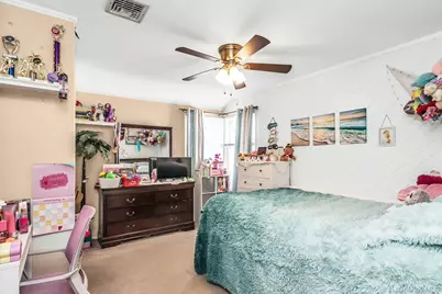173 N Kings Avenue, Massapequa, NY 11758 - Photo 19