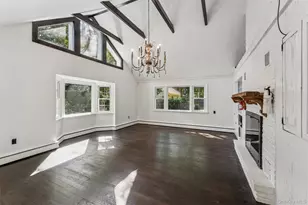 29 Squiretown Rd, Hampton Bays, NY 11946 - Photo 9