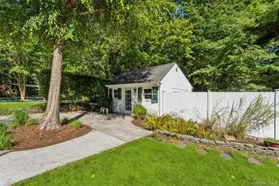 29 Squiretown Road #D, Hampton Bays, NY 11946 - Photo 5