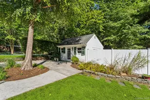 29 Squiretown Rd, Hampton Bays, NY 11946 - Photo 5