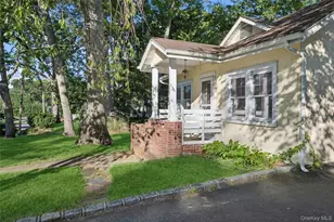 36 Lakeview Ct, Ronkonkoma, NY 11779 - Photo 3