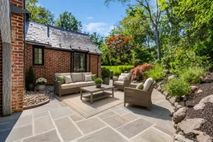 87 Bellows Ln, Manhasset, NY 11030 - Photo 15