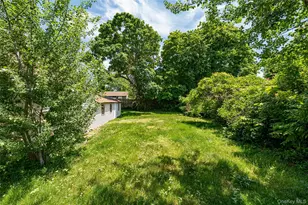 129 Bay Ave, Patchogue, NY 11772 - Photo 21