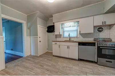 129 Bay Avenue, Patchogue, NY 11772 - Photo 11