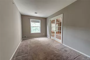 31 Cranberry Cir, Medford, NY 11763 - Photo 17