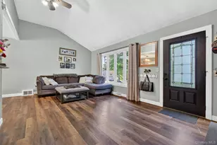 13 Clarkview Rd, New Windsor, NY 12553 - Photo 5