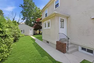 1 Moore Ave, Hempstead, NY 11550 - Photo 21