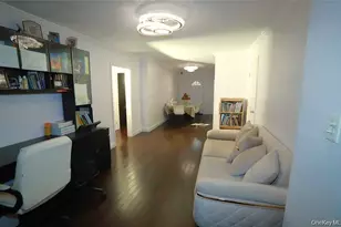 71-38 147th St, Kew Gardens, NY 11367 - Photo 3